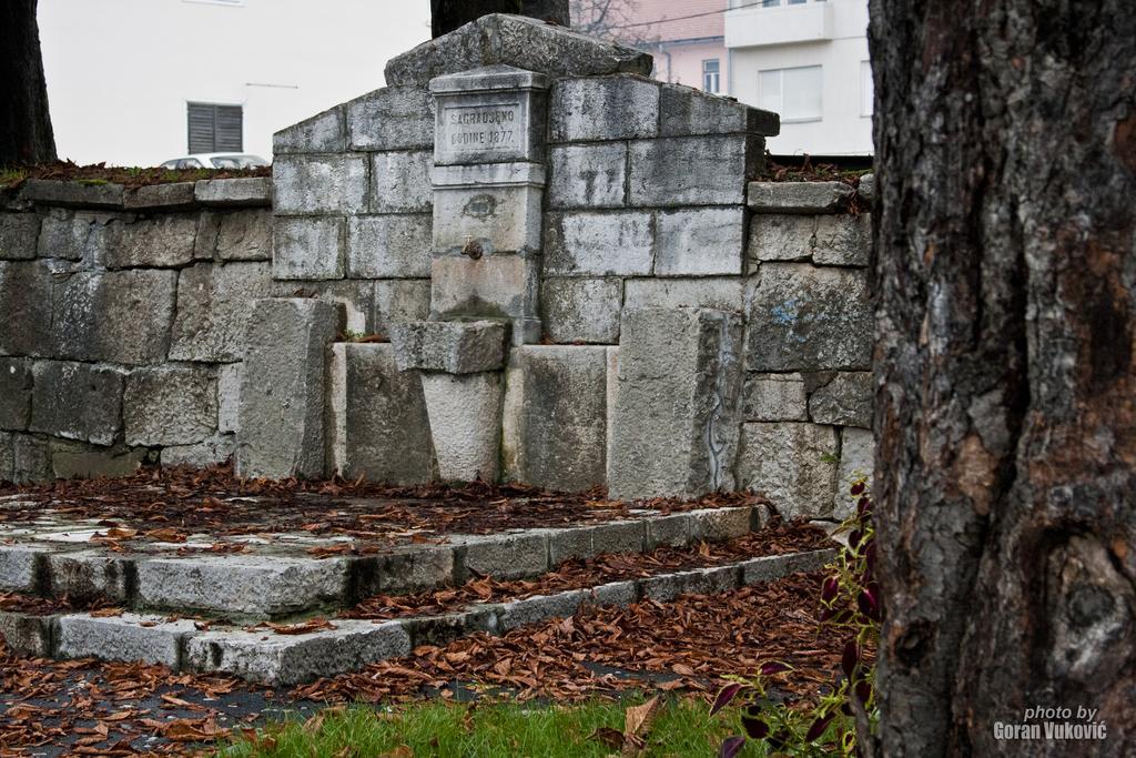 Pansion Park Panzió Szluin Kültér fotó