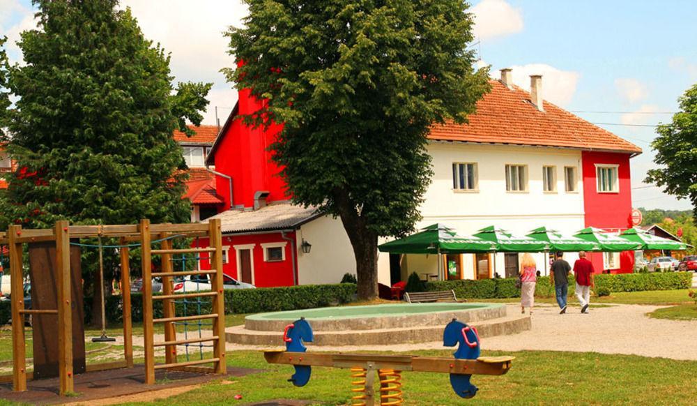 Pansion Park Panzió Szluin Kültér fotó