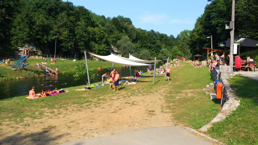 Pansion Park Panzió Szluin Kültér fotó