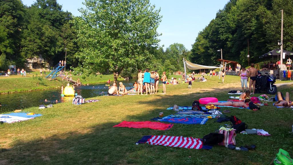 Pansion Park Panzió Szluin Kültér fotó