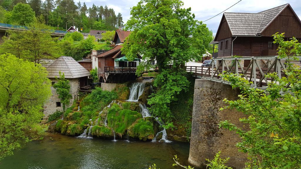 Pansion Park Panzió Szluin Kültér fotó