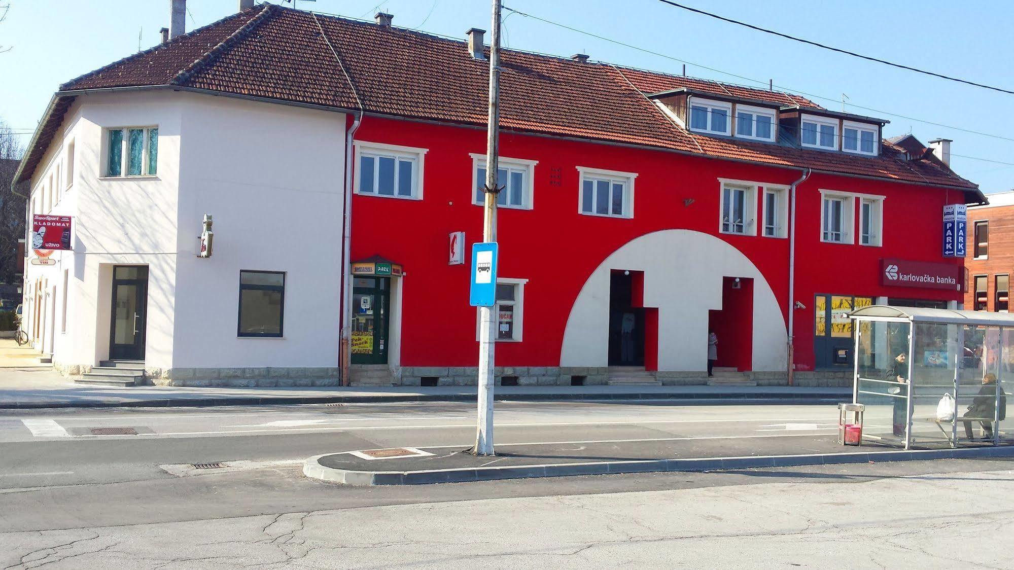 Pansion Park Panzió Szluin Kültér fotó