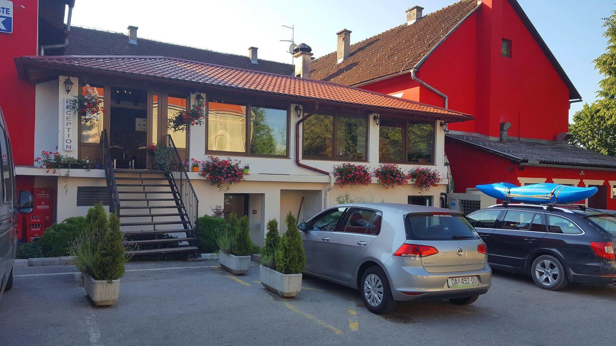 Pansion Park Panzió Szluin Kültér fotó