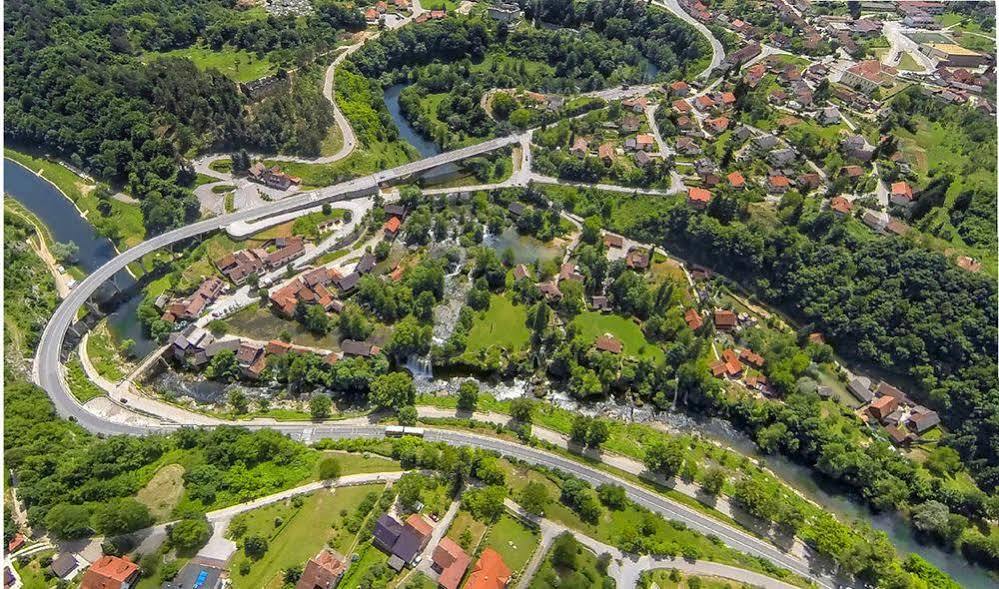 Pansion Park Panzió Szluin Kültér fotó
